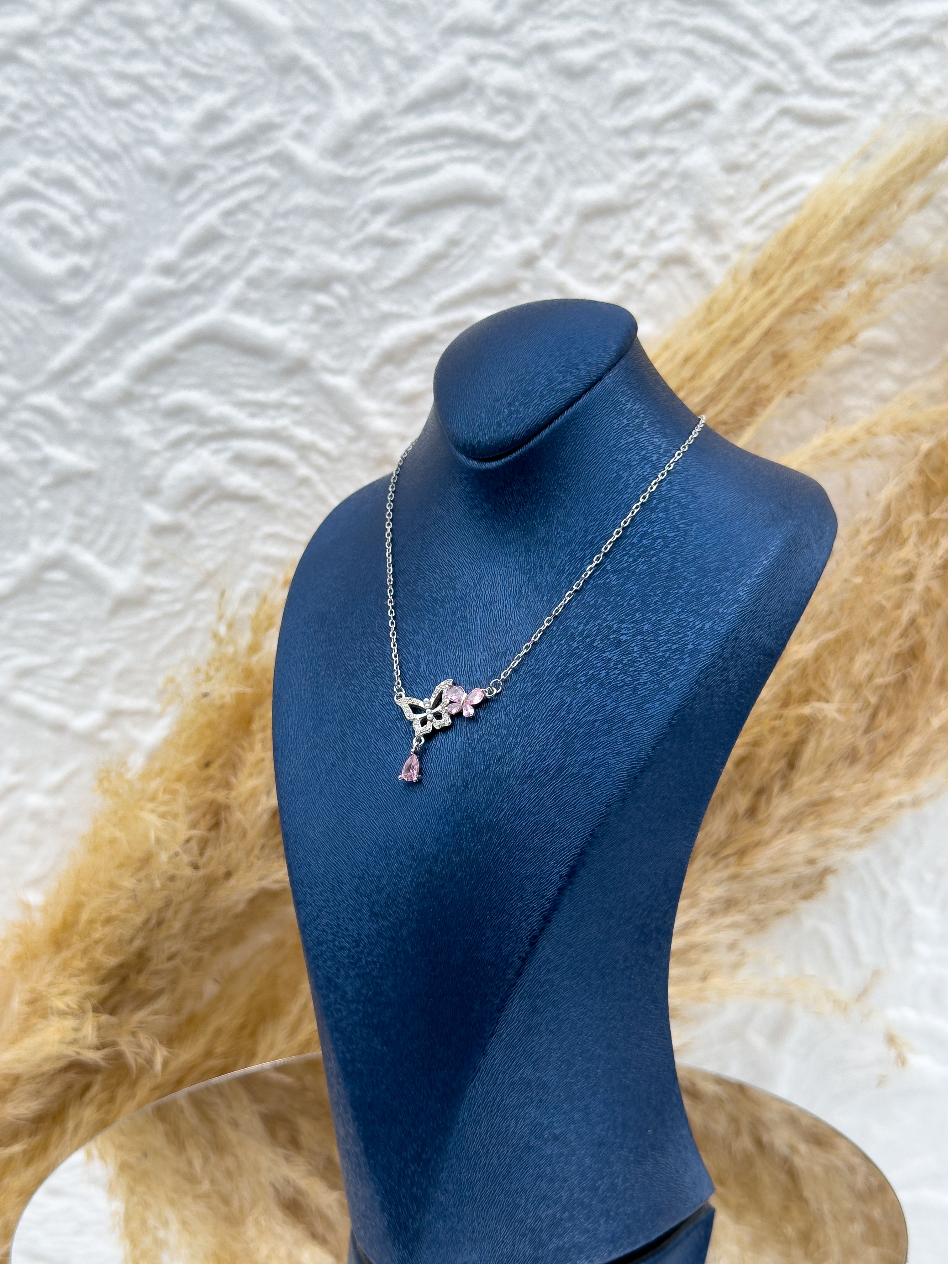 925 Ayar Gümüş Pembe Kuvars Taşlı Kelebek Motifli Kadın Kolye